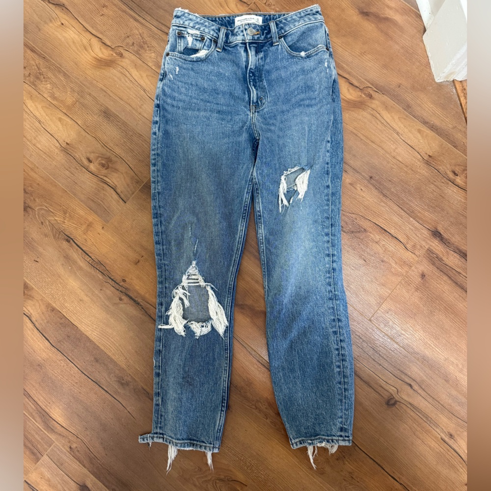 Abercombie curve love high-rise mom Jean